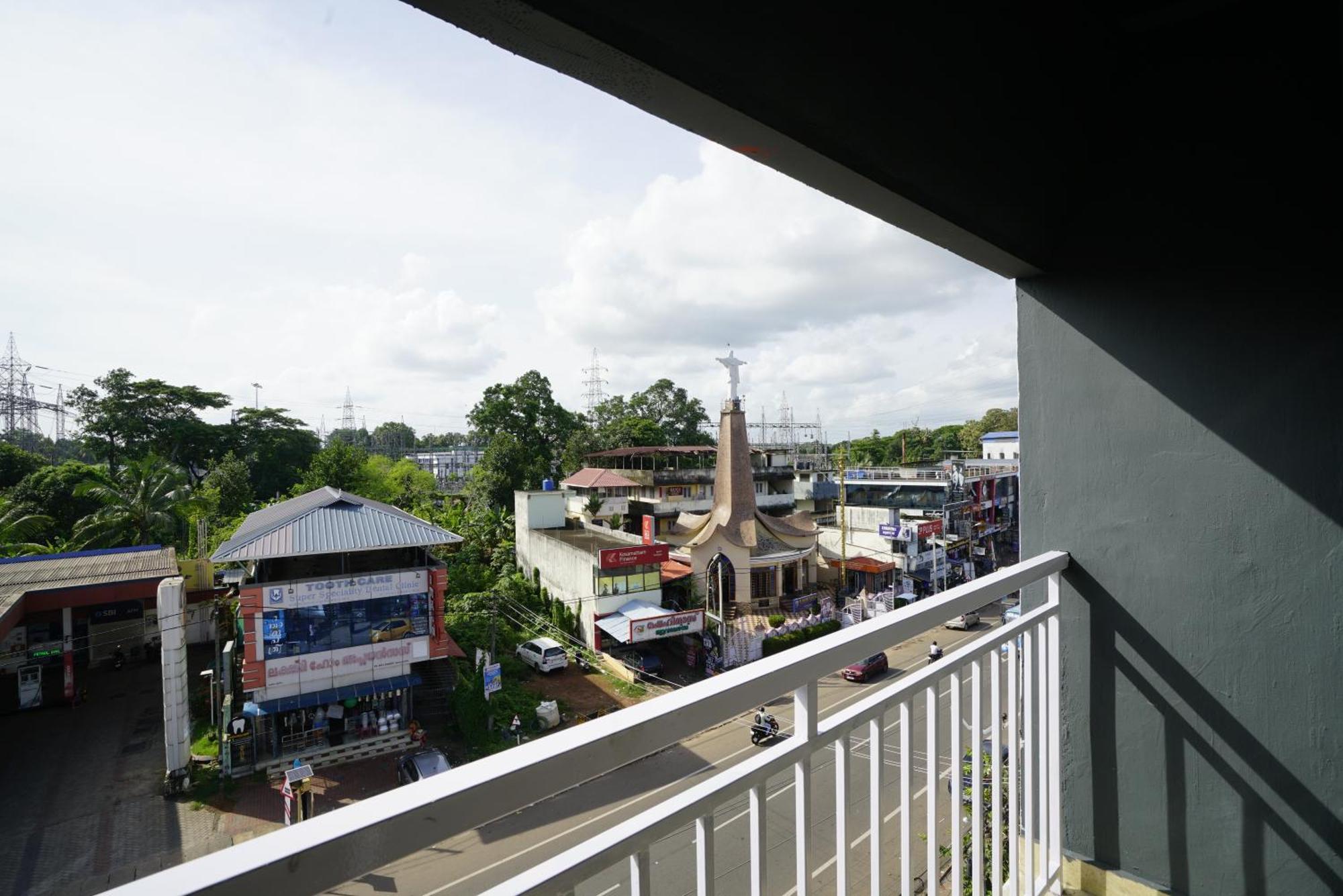 Quilon Residency Kundara Hotel Perumanseri Kültér fotó