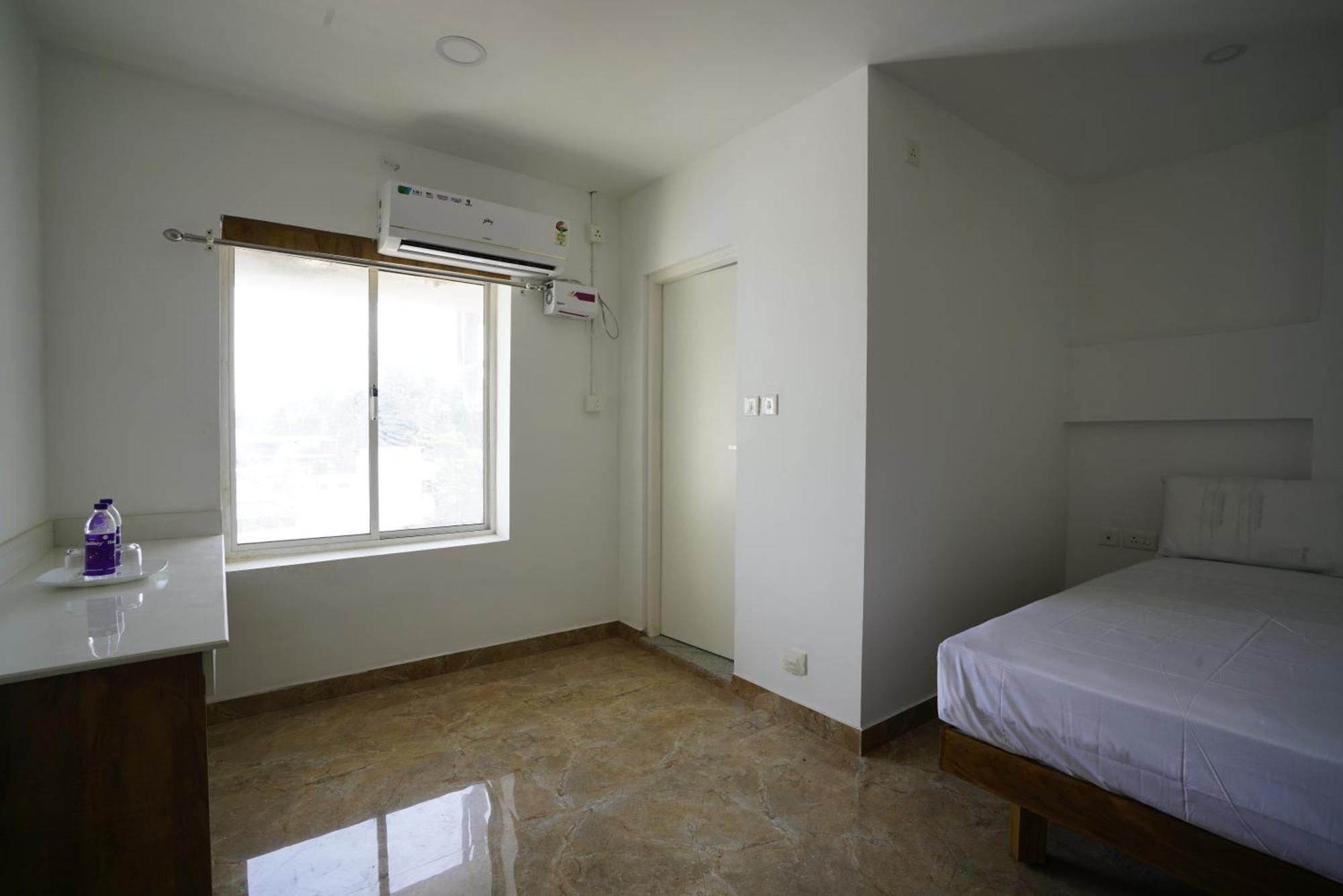 Quilon Residency Kundara Hotel Perumanseri Kültér fotó