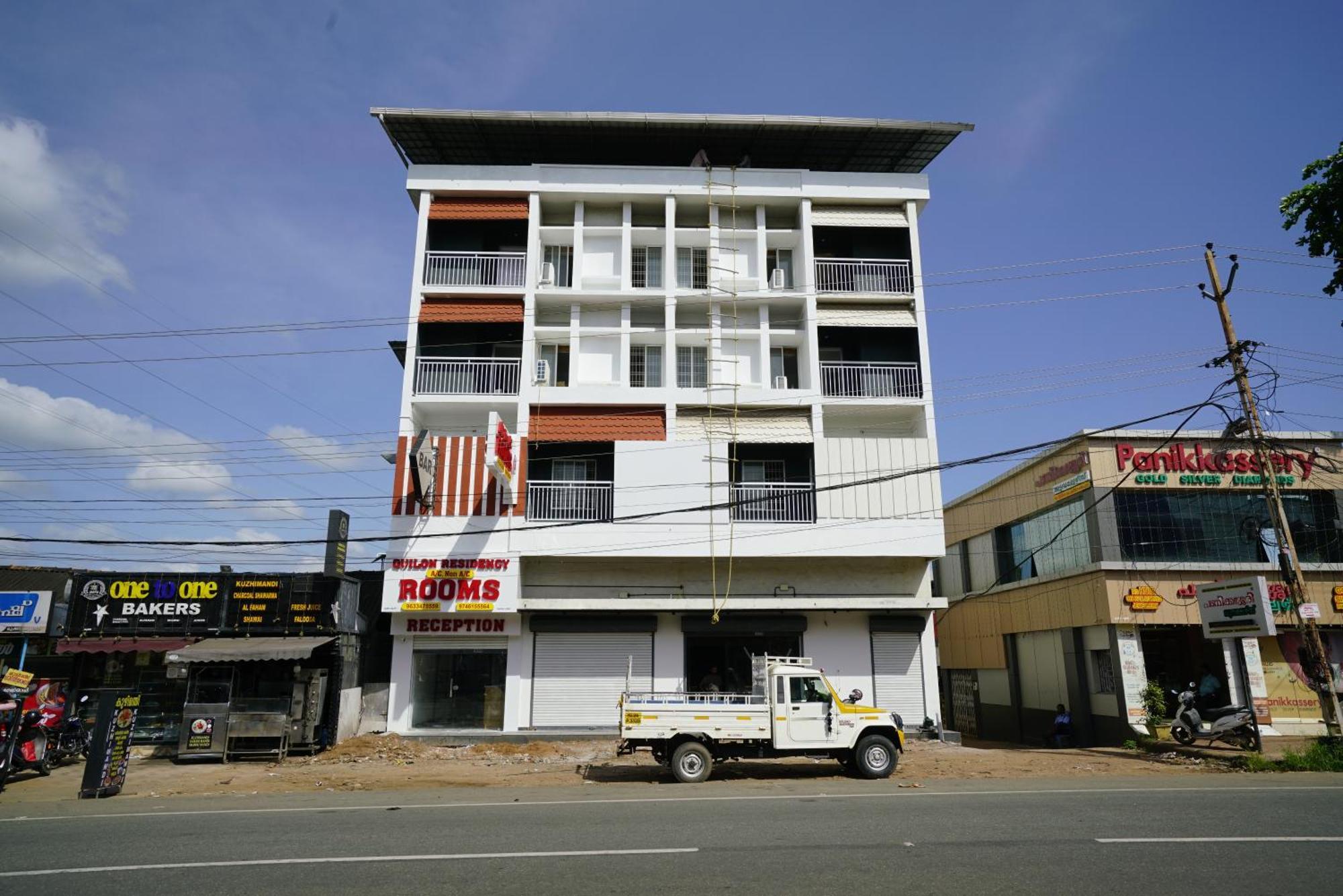 Quilon Residency Kundara Hotel Perumanseri Kültér fotó